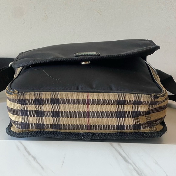 AUTHENTIC CROSSBODY BURBERRY BAG (UNISEX) - Picture 12 of 16
